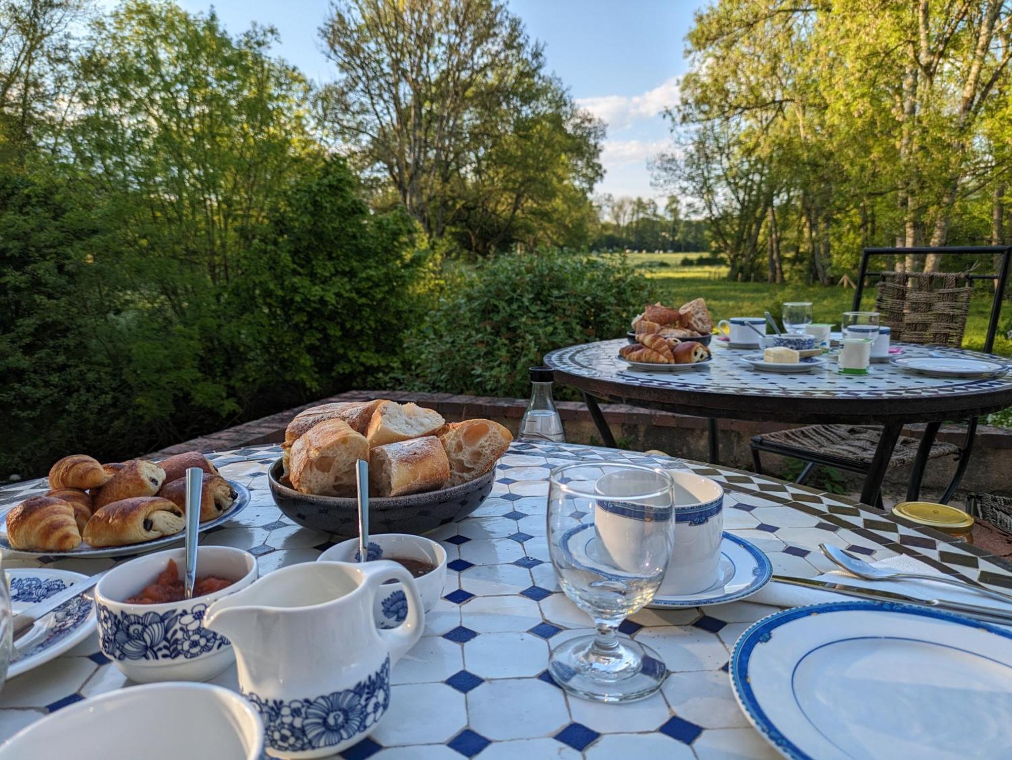 Bed and Breakfast Le Moulin Grenon à Mézilles Extérieur photo
